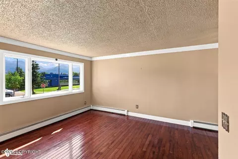 Living - 1826 Twining Dr, Anchorage, AK 99504 photo 2 of 6