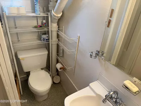 Bath - 3217 Baxter Rd, Anchorage, AK 99504 photo 3 of 4