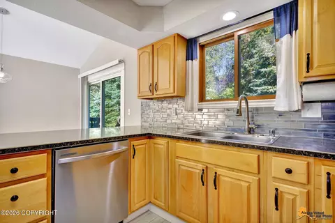 Kitchen - 18583 Mills Bay Dr, Eagle River, AK 99577 photo 4 of 6
