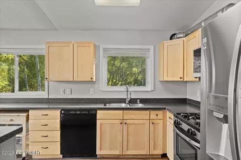 Kitchen - 22808 Mcmanus Dr, Chugiak, AK 99567 photo 2 of 4