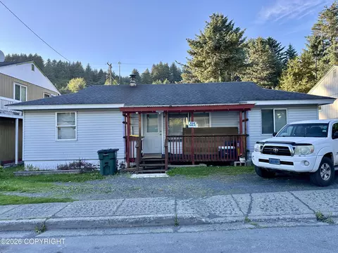 819 Hemlock St, Kodiak, AK 99615