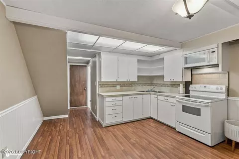 Kitchen - 13817 Malaspina St, Eagle River, AK 99577 photo 4 of 4