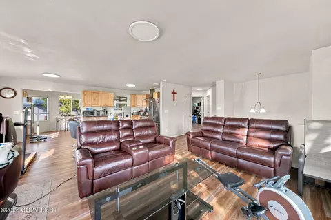 Living - 521 E 46th, Anchorage, AK 99503 photo 2 of 3