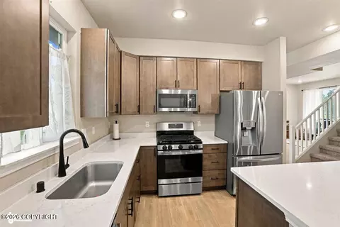 Kitchen - 1594 E Hidden Ranch Loop, Palmer, AK 99645 photo 7 of 9