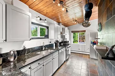 Kitchen - 3014 Sheldon Jackson St, Anchorage, AK 99508 photo 2 of 6