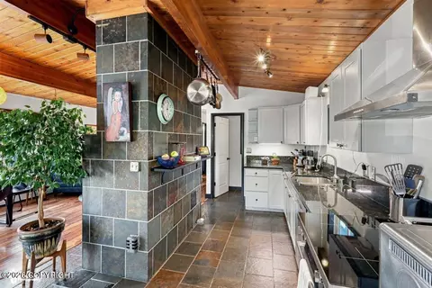 Kitchen - 3014 Sheldon Jackson St, Anchorage, AK 99508 photo 5 of 6