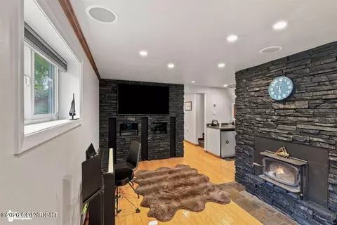 Living - 3014 Sheldon Jackson St, Anchorage, AK 99508 photo 4 of 5