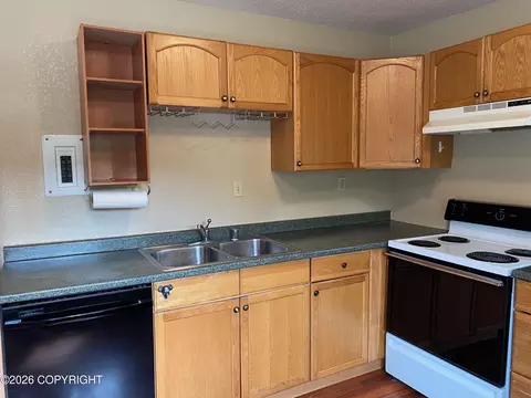 Kitchen - 402 E 11th Ave, Anchorage, AK 99501 photo 21 of 28