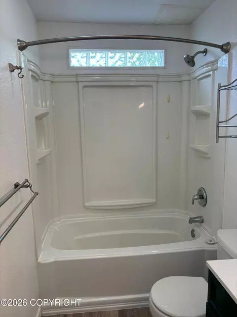 Bath - 402 E 11th Ave, Anchorage, AK 99501 photo 3 of 8