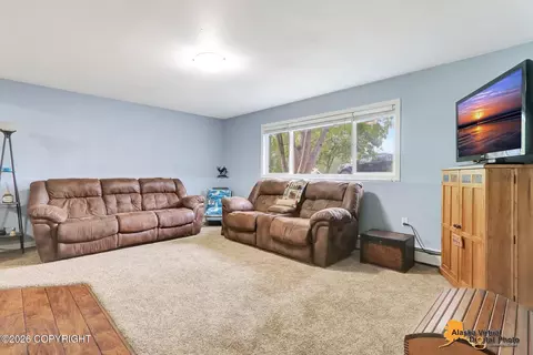 Living - 11033 Buskin Cir, Eagle River, AK 99577 photo 6 of 8