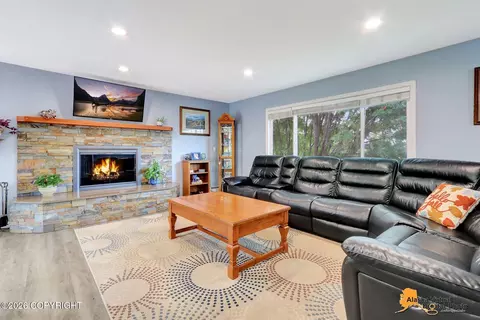 Living - 11033 Buskin Cir, Eagle River, AK 99577 photo 2 of 8