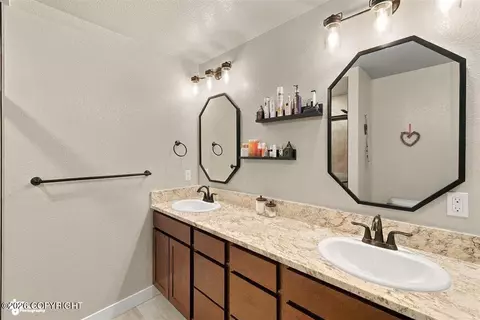Bath - 7764 E Obsidian Loop, Wasilla, AK 99654 photo 4 of 5