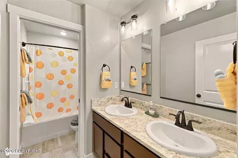 Bath - 7764 E Obsidian Loop, Wasilla, AK 99654 photo 2 of 5