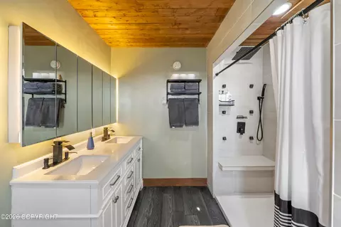 Bath - 3875 East End Rd, Homer, AK 99603 photo 4 of 14