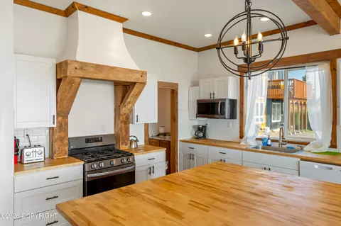Kitchen - 3875 East End Rd, Homer, AK 99603 photo 3 of 8