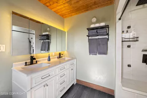 Bath - 3875 East End Rd, Homer, AK 99603 photo 5 of 14