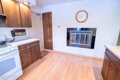 Kitchen - 4384 Beaver Loop Rd, Kenai, AK 99611 photo 4 of 4