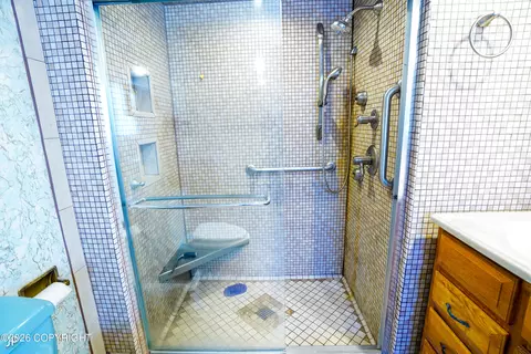 Bath - 4384 Beaver Loop Rd, Kenai, AK 99611 photo 4 of 10