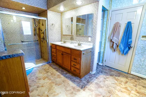 Bath - 4384 Beaver Loop Rd, Kenai, AK 99611 photo 2 of 10