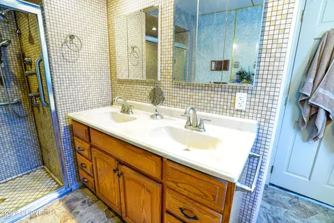 Bath - 4384 Beaver Loop Rd, Kenai, AK 99611 photo 5 of 10