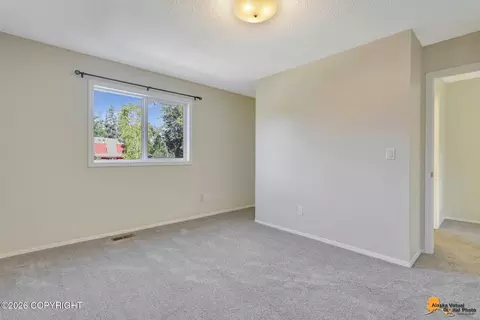Bedroom - 260 Fall Leaf Cir, Anchorage, AK 99504 photo 3 of 5