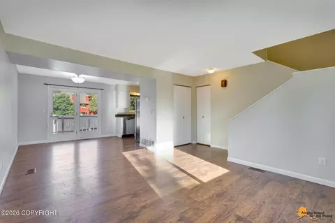 Living - 260 Fall Leaf Cir, Anchorage, AK 99504 photo 2 of 6