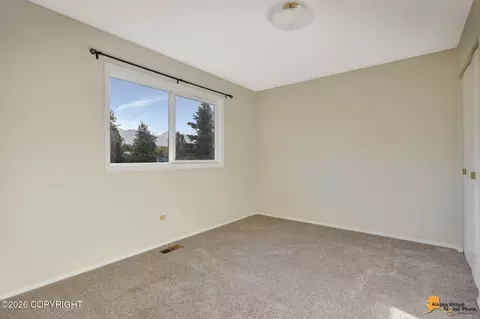 Bedroom - 260 Fall Leaf Cir, Anchorage, AK 99504 photo 4 of 5