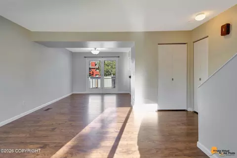 Living - 260 Fall Leaf Cir, Anchorage, AK 99504 photo 4 of 6