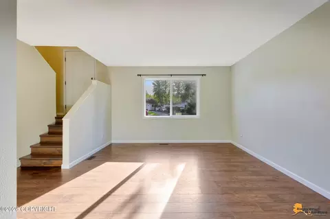Living - 260 Fall Leaf Cir, Anchorage, AK 99504 photo 5 of 6