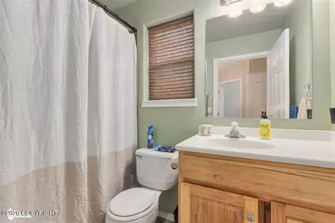 Bath - 10127 Crest View Ln, Eagle River, AK 99577 photo 2 of 7