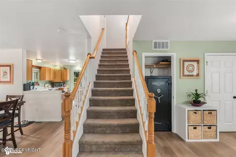 Entry Way - 10127 Crest View Ln, Eagle River, AK 99577 photo 4 of 6