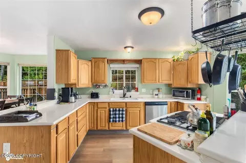 Kitchen - 10127 Crest View Ln, Eagle River, AK 99577 photo 4 of 4
