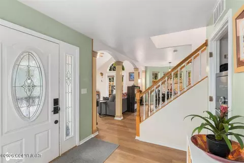 Entry Way - 10127 Crest View Ln, Eagle River, AK 99577 photo 3 of 6