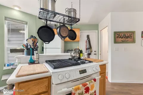 Kitchen - 10127 Crest View Ln, Eagle River, AK 99577 photo 3 of 4