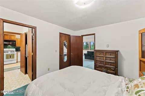 Bedroom - 22900 Shady Dr, Ninilchik, AK 99639 photo 3 of 9