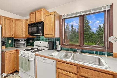 Kitchen - 22900 Shady Dr, Ninilchik, AK 99639 photo 4 of 5