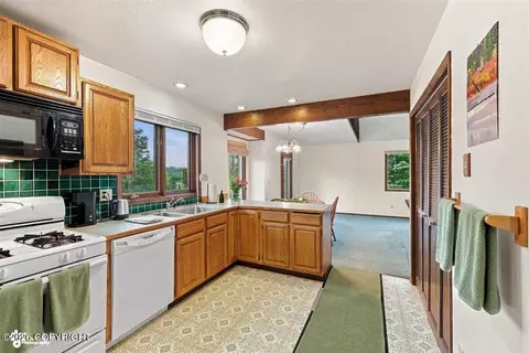 Kitchen - 22900 Shady Dr, Ninilchik, AK 99639 photo 1 of 5