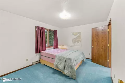 Bedroom - 22900 Shady Dr, Ninilchik, AK 99639 photo 5 of 9
