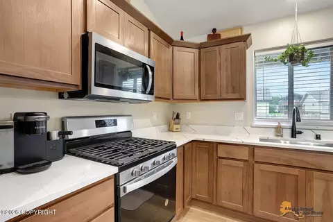 Kitchen - 1195 E Mountain Peak Loop, Palmer, AK 99645 photo 2 of 5