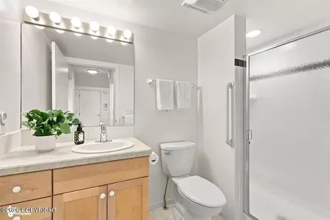 Bath - 520 Oceanview Dr, Anchorage, AK 99515 photo 1 of 4