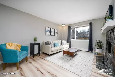 9740 Vanguard Dr, Anchorage, AK 99507