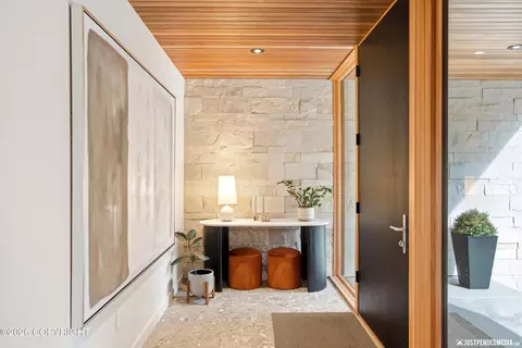 Entry Way - 12790 Gander St, Anchorage, AK 99516 photo 2 of 8
