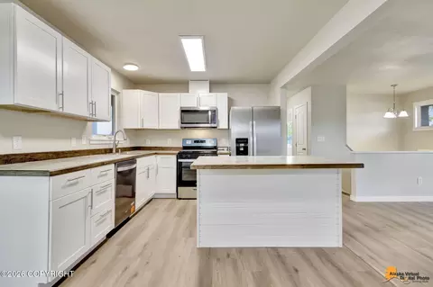 Kitchen - 701 E 54th Ave, Anchorage, AK 99518 photo 3 of 4