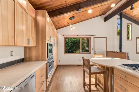 Kitchen - 18454 Amonson Rd, Chugiak, AK 99567 photo 5 of 6