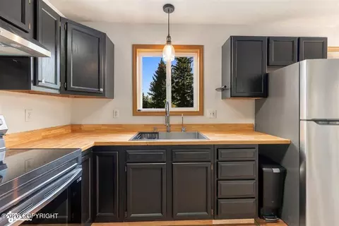 Kitchen - 73622 Twin Peaks Loop, Anchor Point, AK 99556 photo 1 of 3