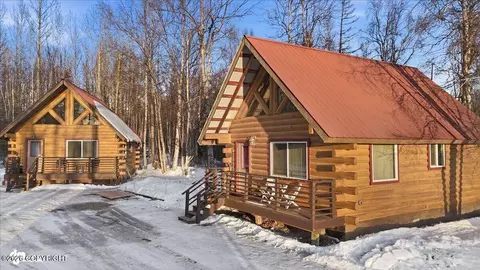 9000 N Palmer Fishhook Rd, Palmer, AK 99645