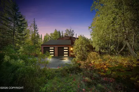 4221 Southpark Bluff Dr, Anchorage, AK 99516
