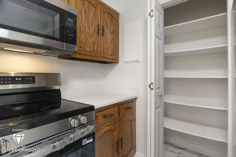 Kitchen - 17505 Baronoff Ave, Eagle River, AK 99577 photo 4 of 5