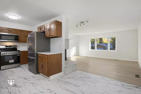 Living - 17505 Baronoff Ave, Eagle River, AK 99577 photo 7 of 11