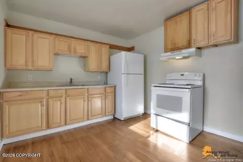 Kitchen - 5157 Chena Ave, Anchorage, AK 99508 photo 5 of 8
